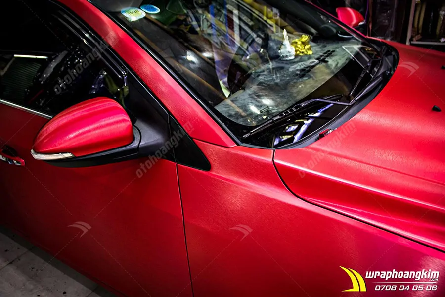 Dán đổi màu đỏ nhôm xước Chevrolet Cruze - Ảnh 4