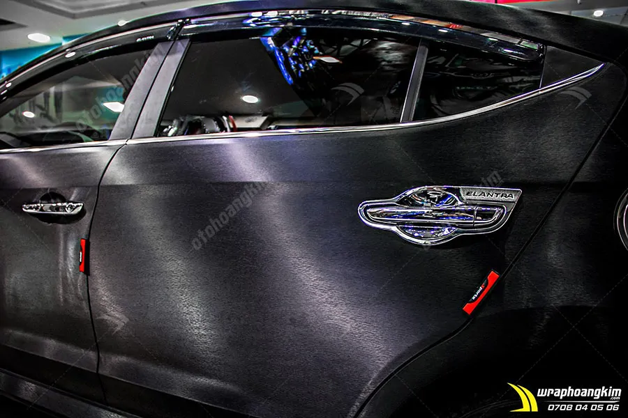 Dán đổi màu nhôm xước đen Hyundai Elantra - Ảnh 2