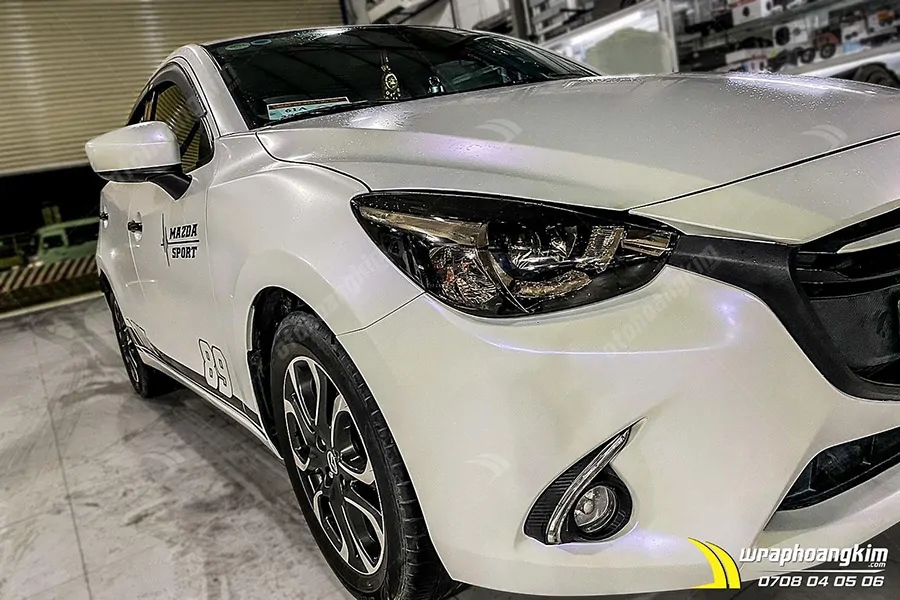 Dán đổi màu trắng mờ Mazda 2 Hatchback - Ảnh 3
