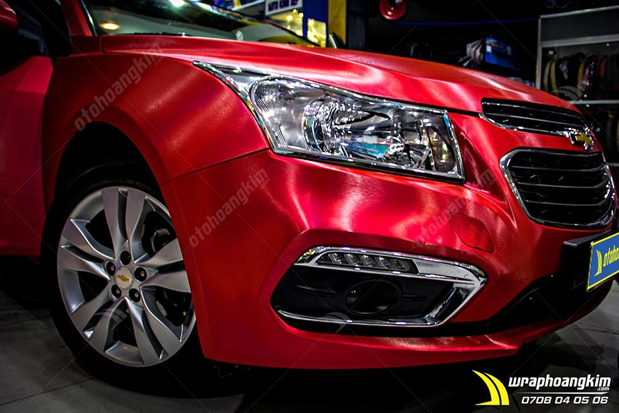 Dán đổi màu đỏ nhôm xước Chevrolet Cruze - Ảnh 1