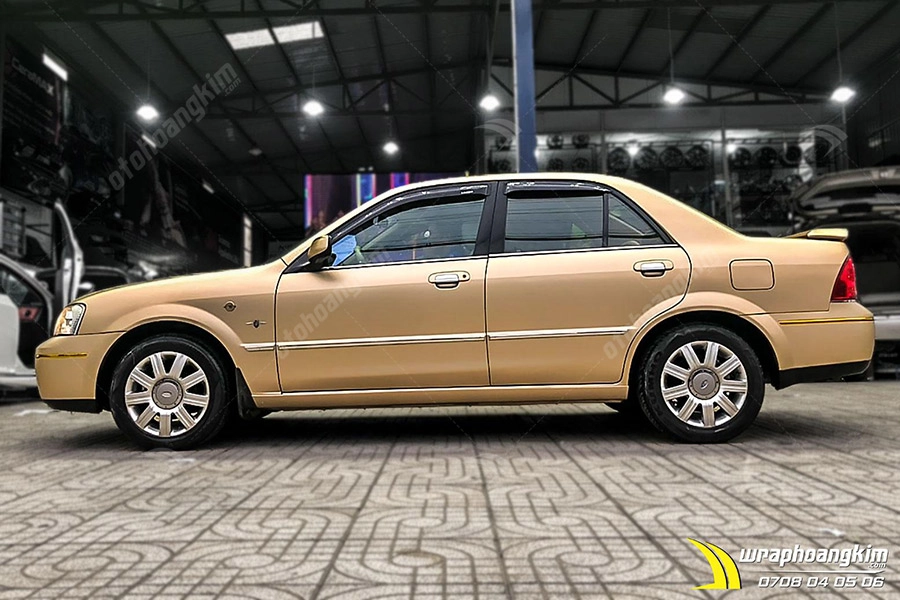 Dán đối màu nâu vàng mờ Ford Laser - Ảnh 1