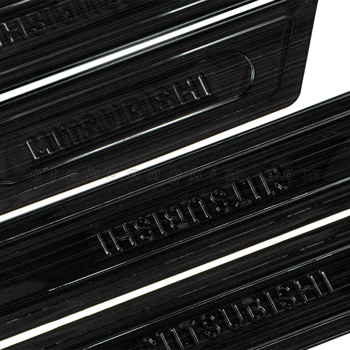 Nẹp bước chân ngoài Mitsubishi Attrage [2015-2020] titan