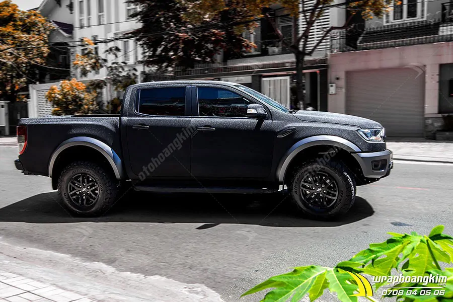 Dán đổi màu kim cương ngọc trai đen mờ Ford Ranger Raptor - Ảnh 4