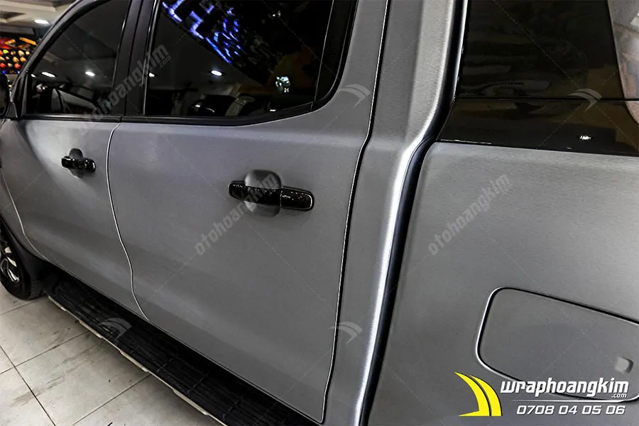 Dán đổi màu nhôm xước bạc Ford Ranger - Ảnh 3