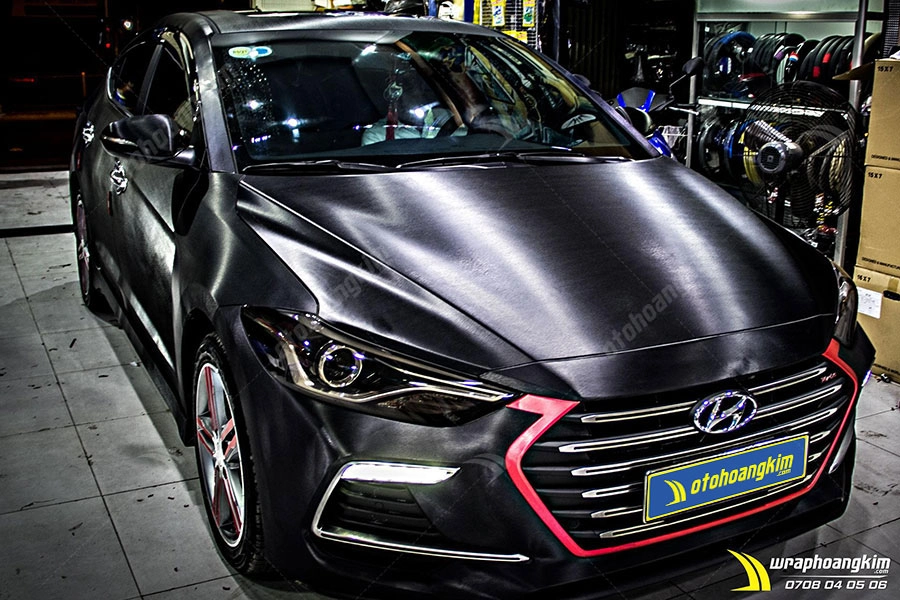 Dán đổi màu nhôm xước đen Hyundai Elantra - Ảnh 1