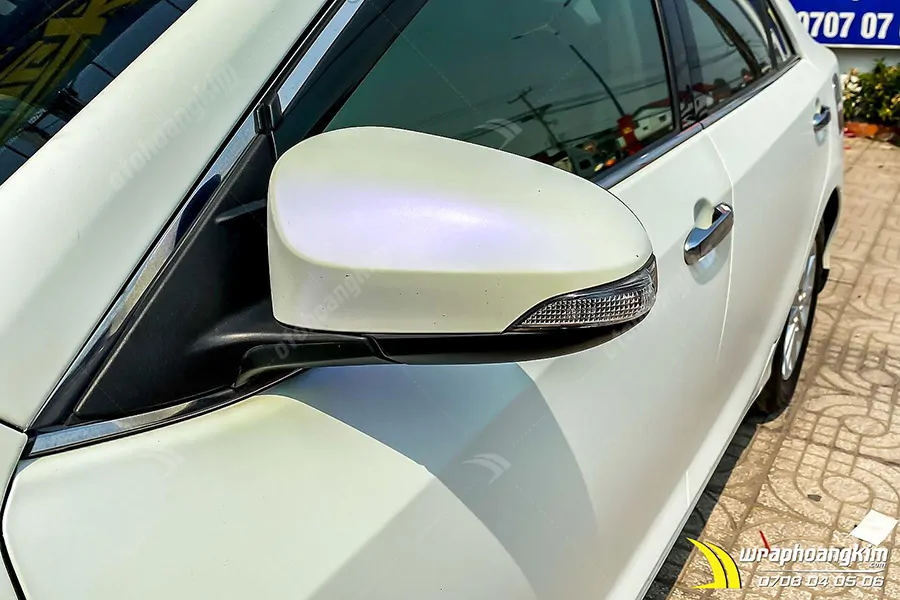 Dán đổi màu trắng mờ Toyota Camry - Ảnh 3