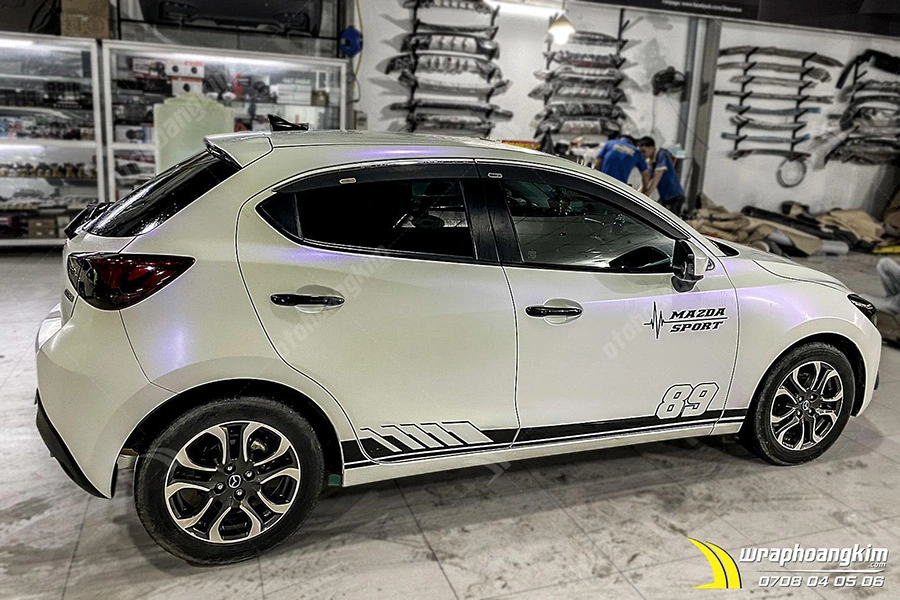 Dán đổi màu trắng mờ Mazda 2 Hatchback - Ảnh 1