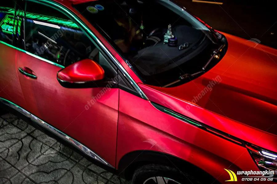 Dán đổi màu nhôm xước đỏ Peugeot 3008 - Ảnh 2