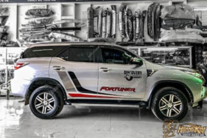 Tem Xe Toyota Fortuner - TFO050