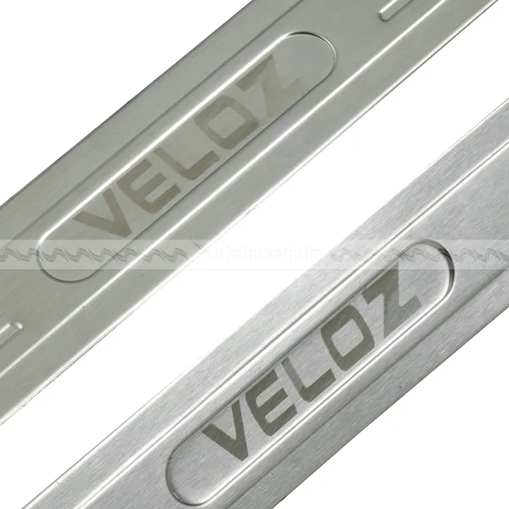 Nẹp Bước Chân Ngoài Toyota Veloz Inox - Ảnh 3