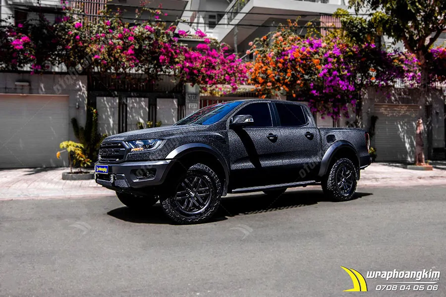 Dán đổi màu kim cương ngọc trai đen mờ Ford Ranger Raptor - Ảnh 3