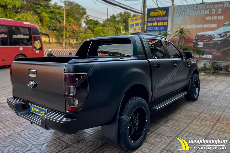 Dán đổi màu full đen mờ Ford Ranger - Ảnh 6