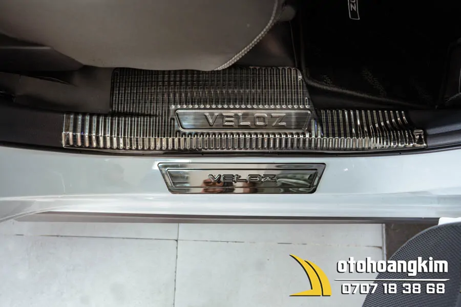 Nẹp Bước Chân Ngoài Toyota Veloz Titan - Ảnh 2