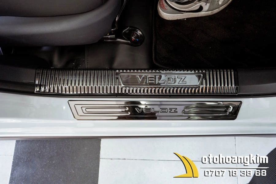 Nẹp Bước Chân Ngoài Toyota Veloz Titan - Ảnh 1