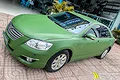 Dán đổi màu xanh quân đội Toyota Camry - ảnh 2