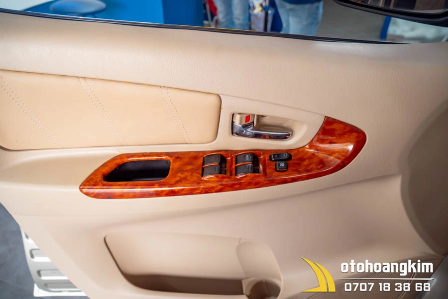 Sơn Gỗ Ốp Nội Thất Toyota Innova 2008 - Ảnh 1