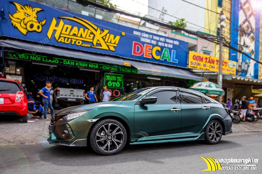 Dán đổi màu mờ bóng đá quý xanh ánh kim Honda Civic - Ảnh 1