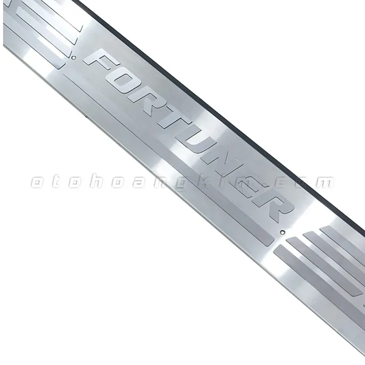 Ốp bệ bước ngoài Toyota Fortuner [2016-2019] - Ảnh 2