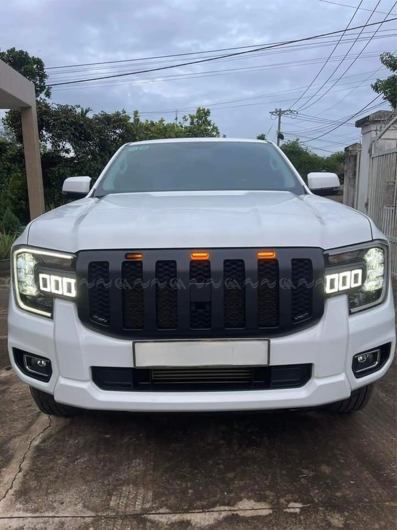 Mặt ca lăng Everest 2022 có led và xi nhan (Jeep 2022)