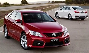 lai-chan-xe-xau-nhung-sao-toyota-van-ban-chay