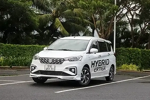 hybrid-ertiga-doi-tac-ly-tuong-cho-bac-tai-chay-xe-dich-vu-thoi-d