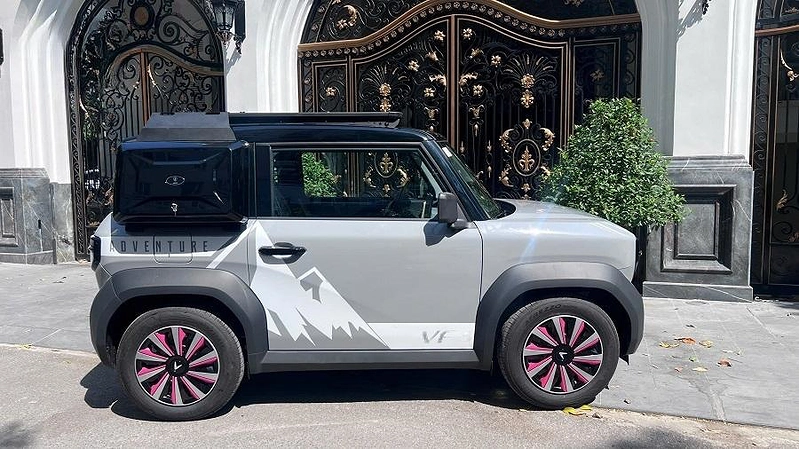 Hộp Đựng Đồ Hông Xe VF3 Màu Đen