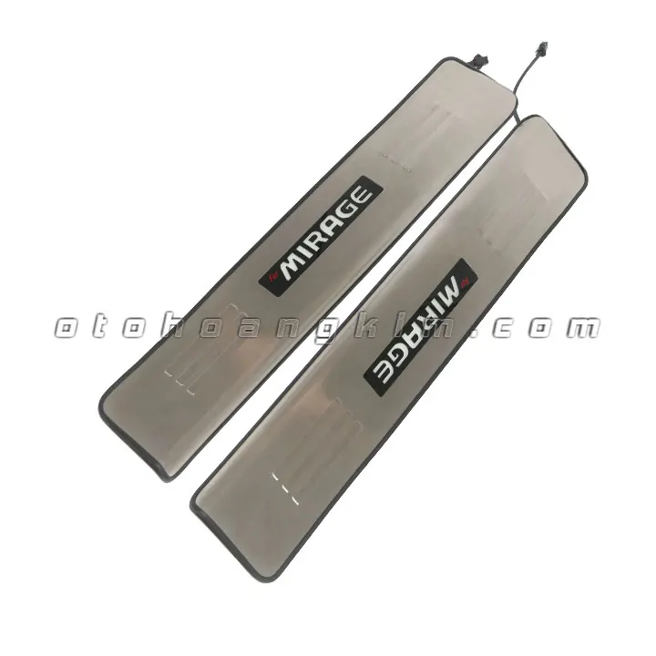 Nẹp bước chân ngoài Mitsubishi Mirage  [2016-2020]có đèn - Ảnh 3