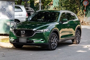 nu-sinh-nam-1972-hop-xe-mau-gi