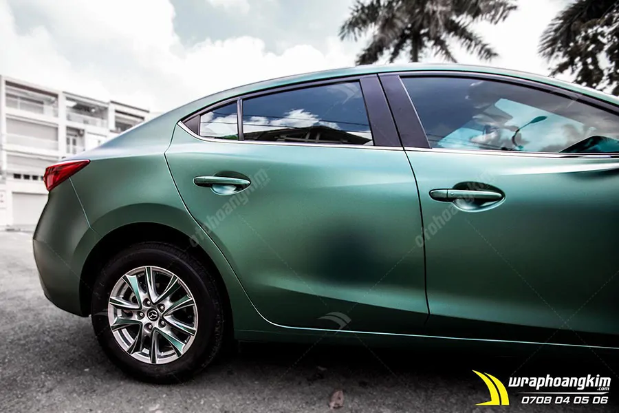 Dán đổi màu mờ bóng xanh ánh kim Mazda  3 - Ảnh 6