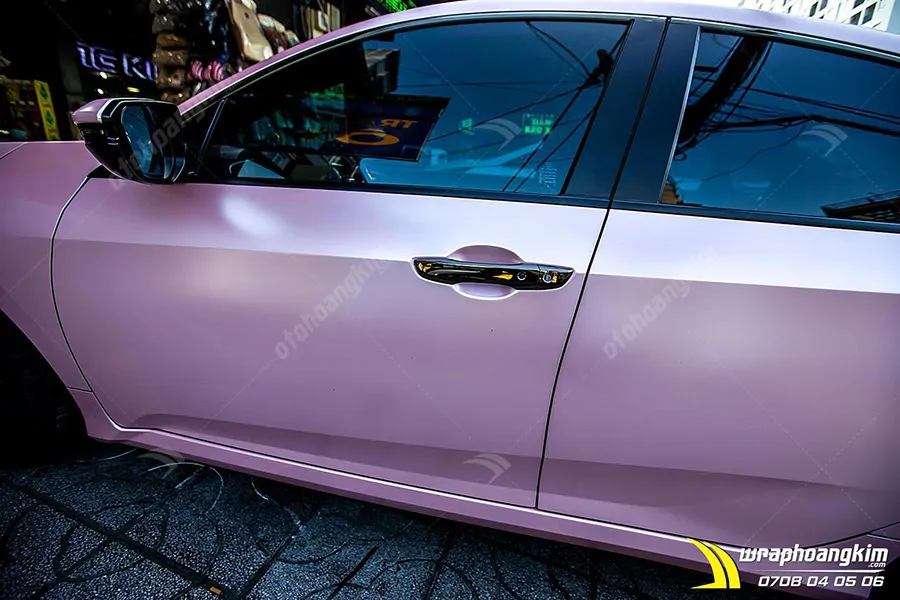 Dán đổi màu mờ bóng hồng phấn ánh kim Honda Civic - Ảnh 2
