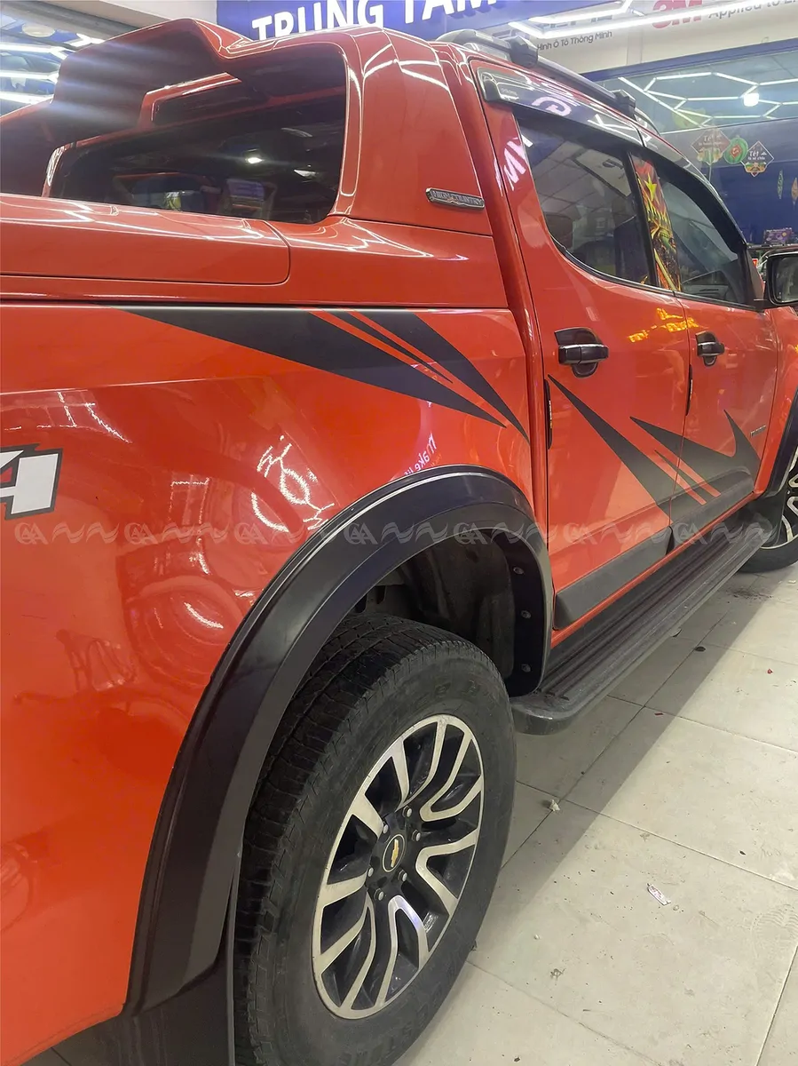 Ốp cua lốp Colorado bản lớn trơn - Ảnh 2