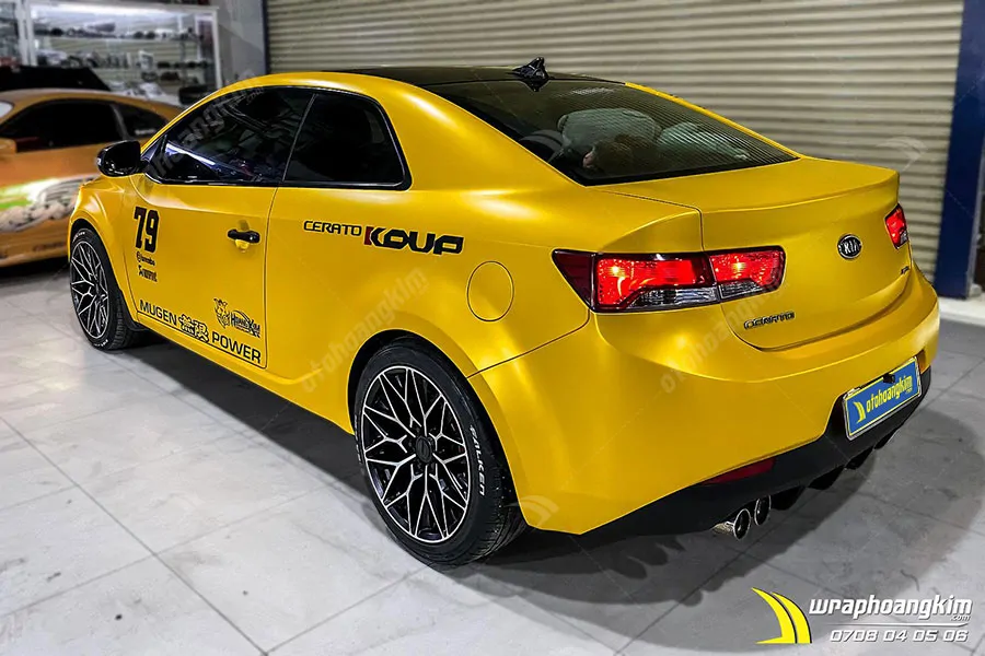 Dán đổi màu mờ bóng vàng ánh kim Kia Cerato - Ảnh 3