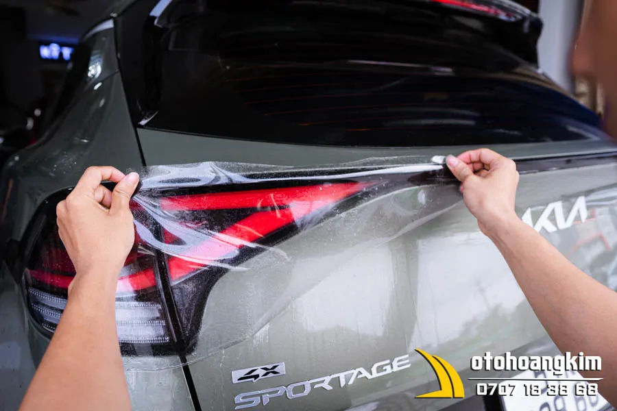 Dán PPF Đèn Hậu Cho Xe SPORTAGE - Ảnh 5