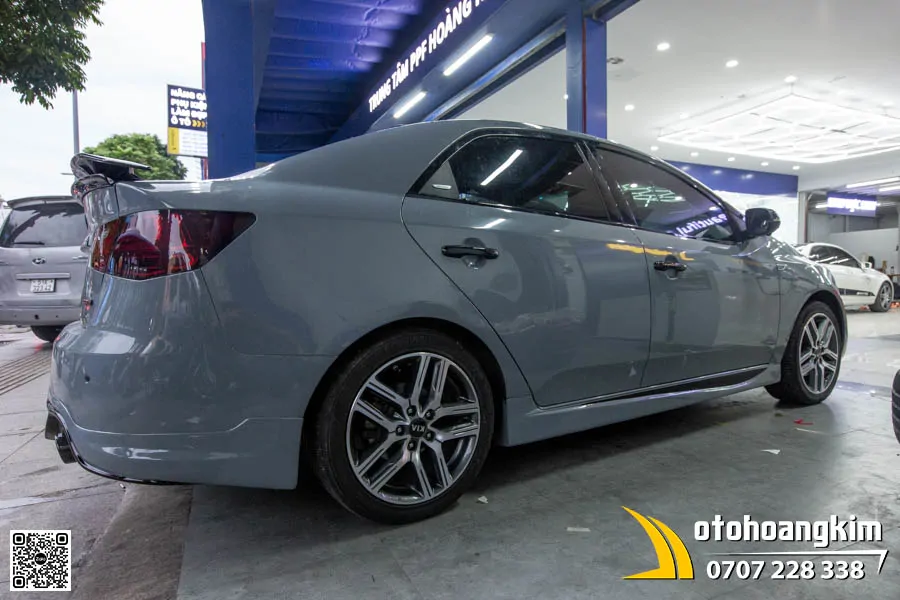 Kia Forte dán đổi màu xám xi măng - Ảnh 5