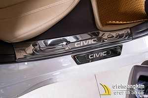 Nẹp Bước Chân Trong Honda Civic 2017 – 2021 Chất Liệu Titan Cao Cấp