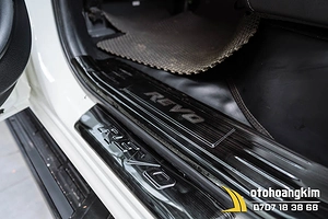 Nẹp Bước Chân Trong Toyota Hilux 2021 Chất Liệu Titan Cao Cấp