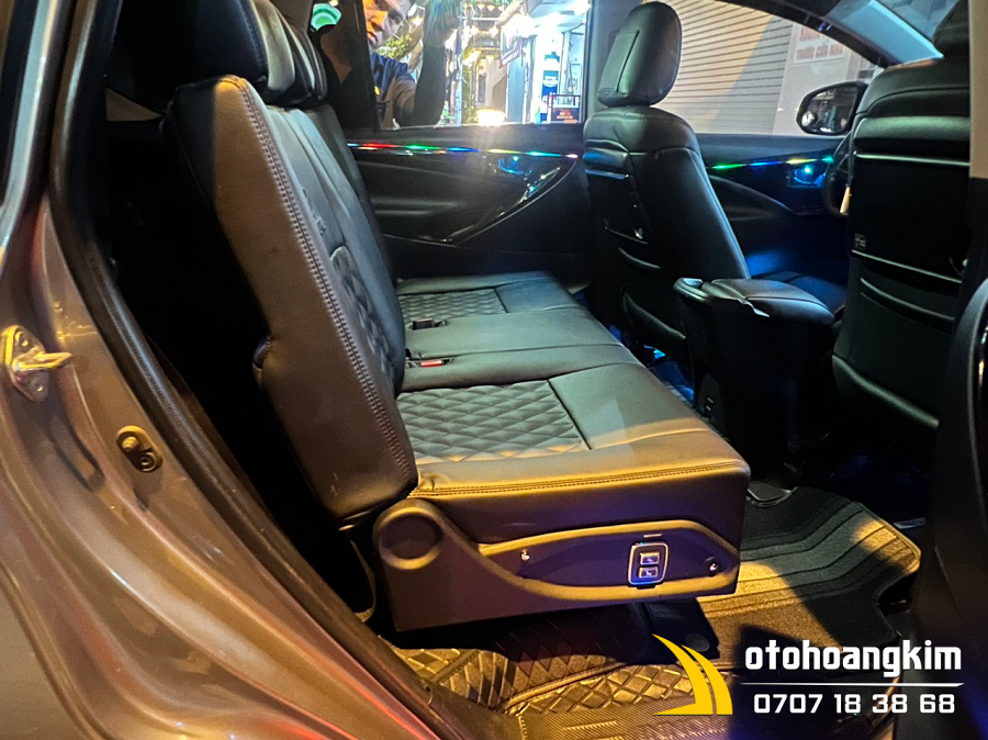 Độ Ghế Băng Giữa Thành Giường Xe Innova - Ảnh 1