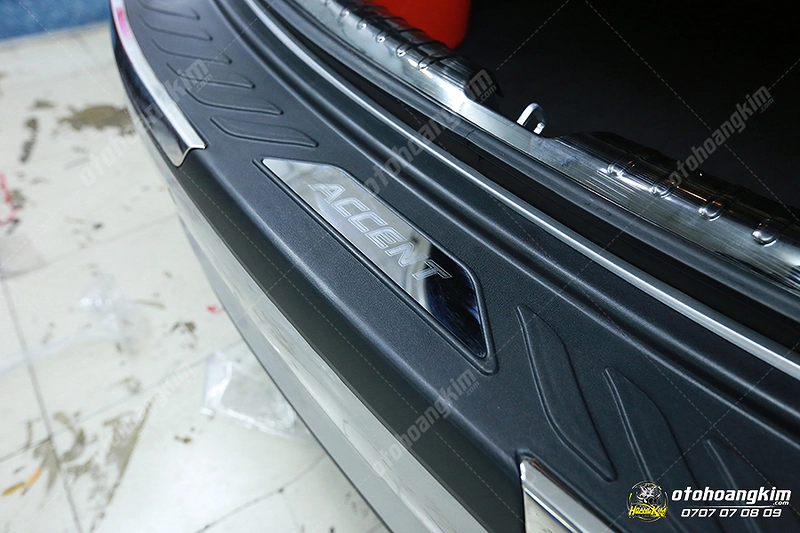 Chống trầy cốp nhựa Hyundai Accent 2018 titan