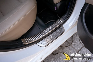 Nẹp Bước Chân Trong Hyundai Elantra 2020 Chất Liệu Inox Cao Cấp