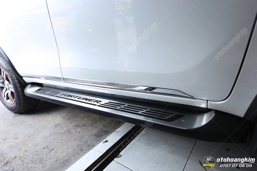 Ốp Bệ Bước Ngoài Toyota Fortuner [2016-2019] - Ảnh 1