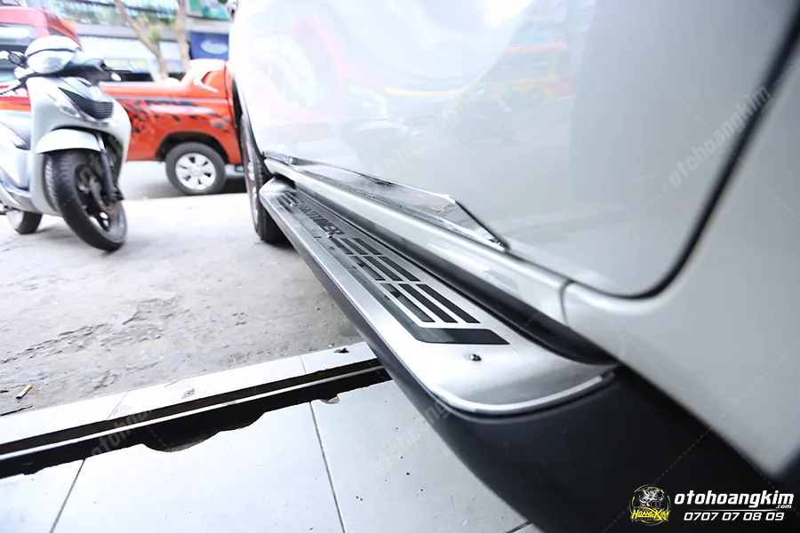 Ốp Bệ Bước Ngoài Toyota Fortuner [2016-2019] - Ảnh 2