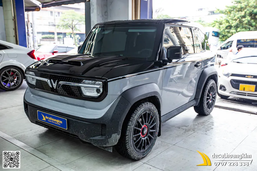 VF3 xám dán đổi màu đen bóng nửa thân trên (kiểu maybach) - Ảnh 2