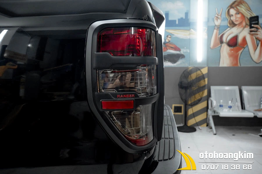 Viền đèn sau Ford Ranger 2017 đen - Ảnh 1