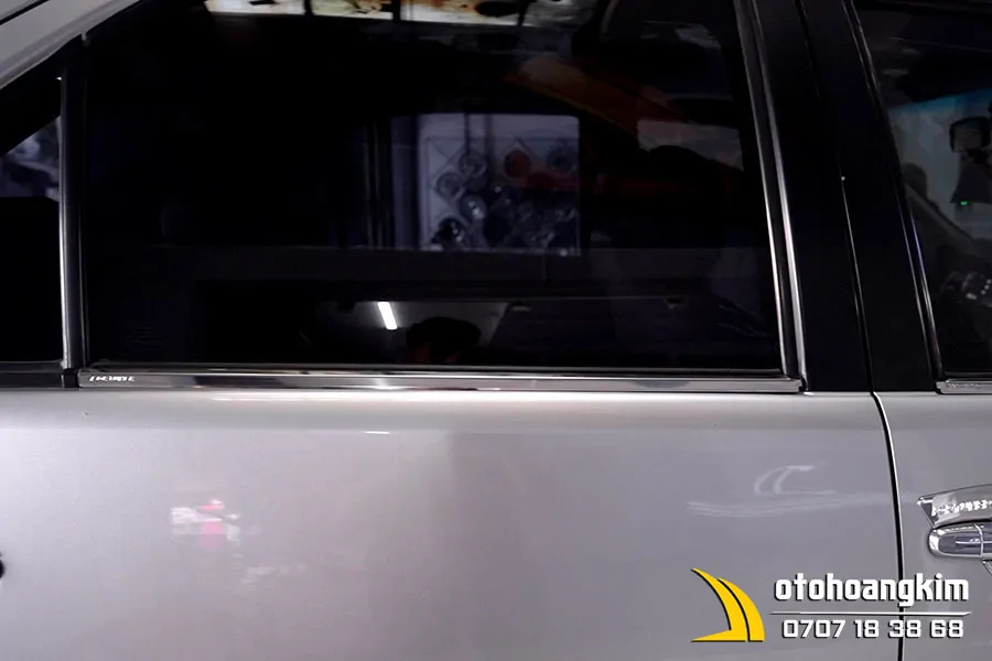 Viền Chỉ Kính Toyota Fortuner [2009-2015] Cạnh Tròn - Ảnh 3