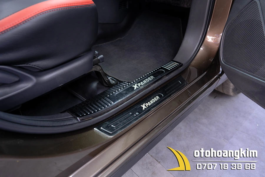 Nẹp bước chân ngoài Mitsubishi Xpander 2019+ titan - Ảnh 1
