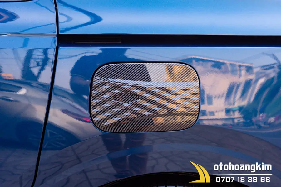 Nắp xăng Kia Carnival 2022 cacbon - Ảnh 3