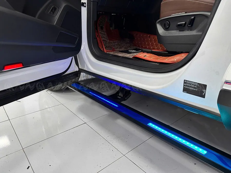  Bậc lên xuống điện Teramont 2025 mẫu mặt gương có led  - Ảnh 4