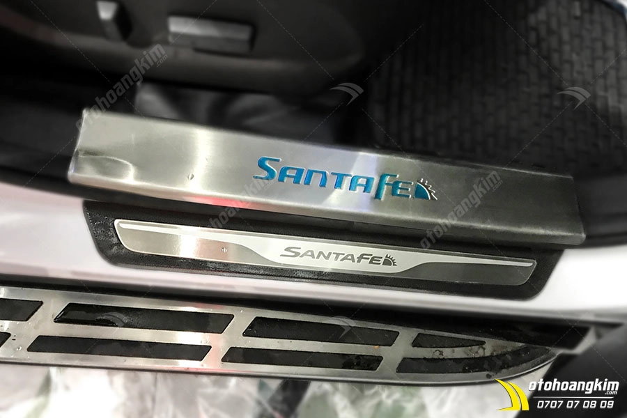 Nẹp Bước Chân Hyundai Santafe Chữ Xanh - Ảnh 1
