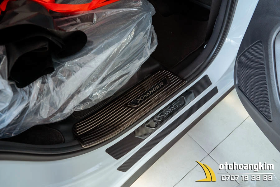 Nẹp bước chân ngoài Mitsubishi Xpander 2019+ cacbon - Ảnh 1