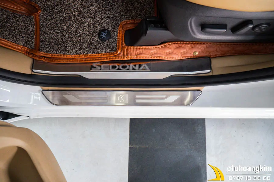 Nẹp Bước Chân Ngoài Kia Sedona Inox - Ảnh 3